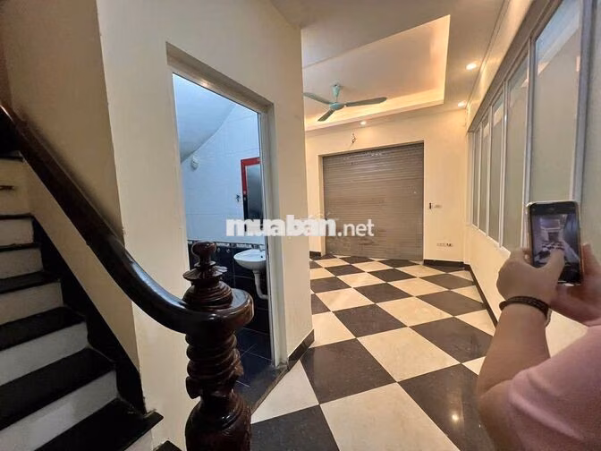 Cho thuê nhà Hoàng Hoa Thám - 51m2 5 tầng - sát phố - ngõ oto chỉ 20tr