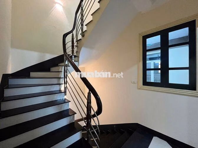 Cho thuê nhà Hoàng Hoa Thám - 51m2 5 tầng - sát phố - ngõ oto chỉ 20tr