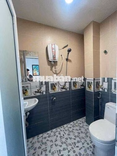 CHDV MT P26 Bình Thạnh 7m x 40 1 trệt 2 lầu 13p 1mb 14wc (mb 4m x 25m