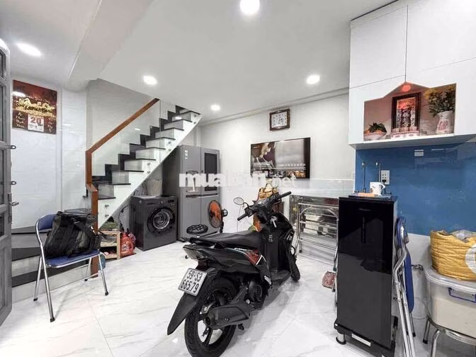 NHÀ 4 TẦNG ĐÚC 3PN 4WC Điện Biên Phủ Bình Thạnh