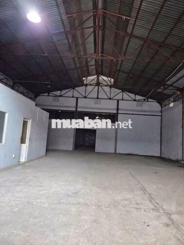 CHO THUÊ KHO 530M2 MẶT TIỀN ĐƯỜNG XE CON40F ĐẬU CỬA ,MÁI CAO 9M