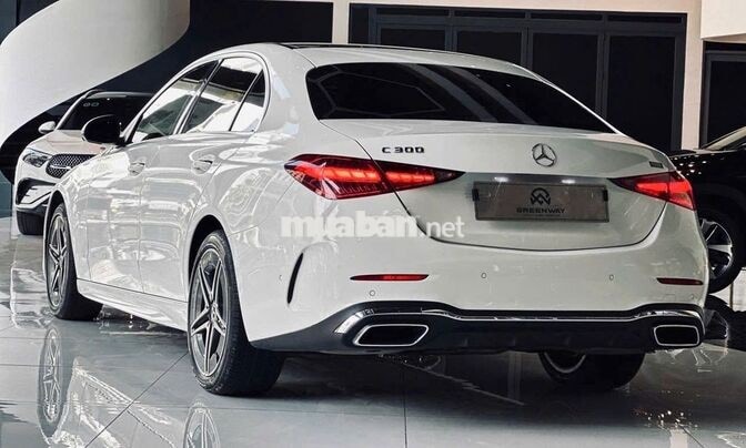 Mercedes C300 AMG 2022 Trắng 33.000 Km