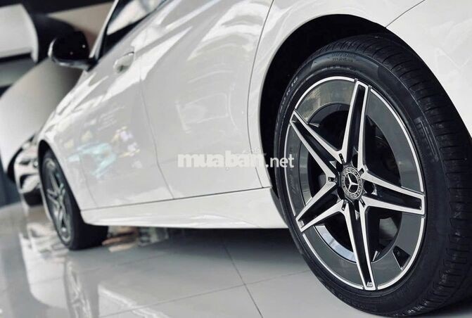 Mercedes C300 AMG 2022 Trắng 33.000 Km