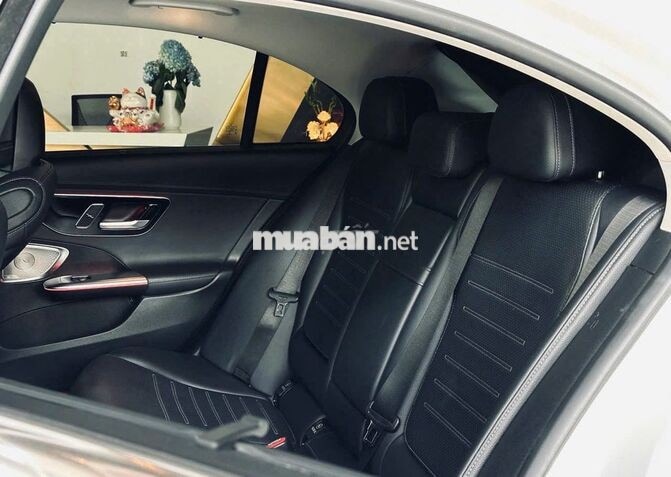 Mercedes C300 AMG 2022 Trắng 33.000 Km