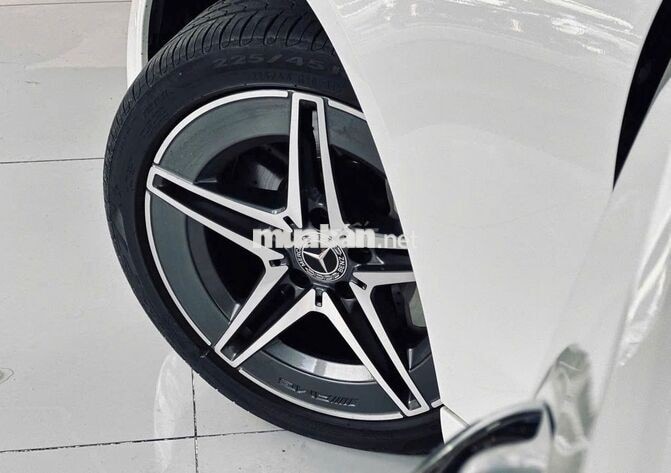 Mercedes C300 AMG 2022 Trắng 33.000 Km