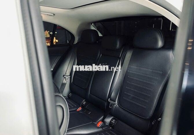 Mercedes C300 AMG 2022 Trắng 33.000 Km