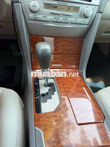 Toyota Camry AT 2.4 Bạc Tự động