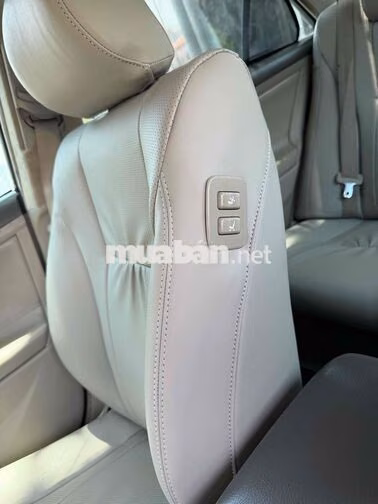 Toyota Camry AT 2.4 Bạc Tự động