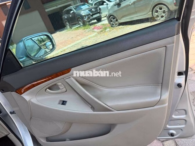 Toyota Camry AT 2.4 Bạc Tự động