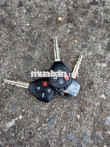Toyota Camry AT 2.4 Bạc Tự động