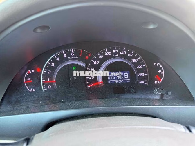 Toyota Camry AT 2.4 Bạc Tự động