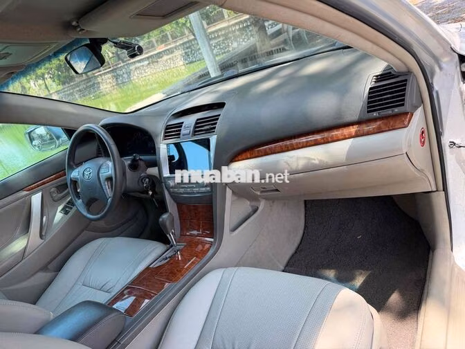 Toyota Camry AT 2.4 Bạc Tự động