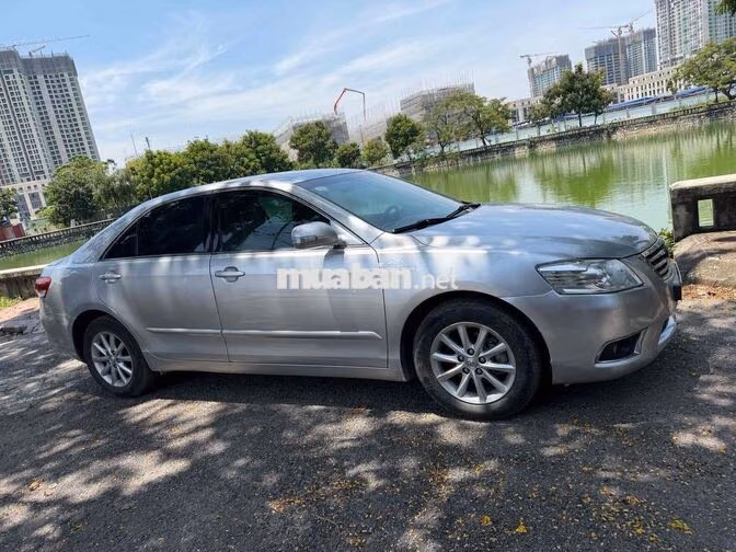 Toyota Camry AT 2.4 Bạc Tự động