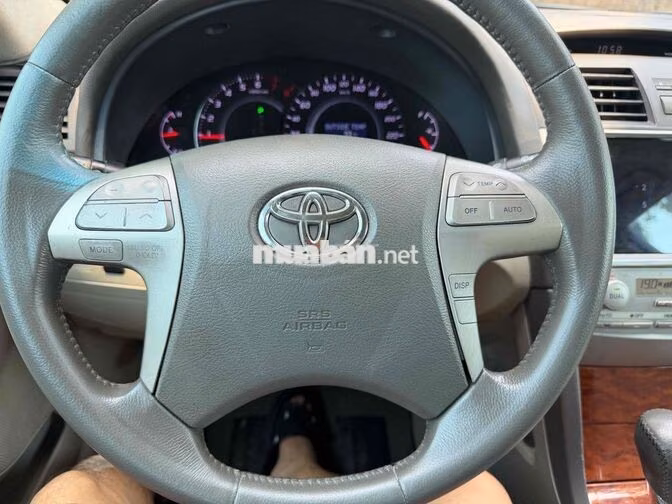 Toyota Camry AT 2.4 Bạc Tự động