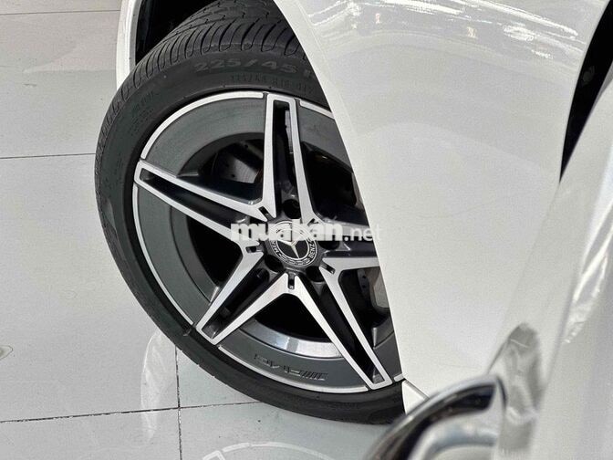 Mercedes-Benz C300 2022 Trắng 3 vạn