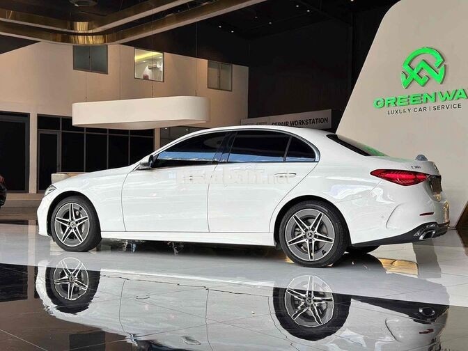Mercedes-Benz C300 2022 Trắng 3 vạn