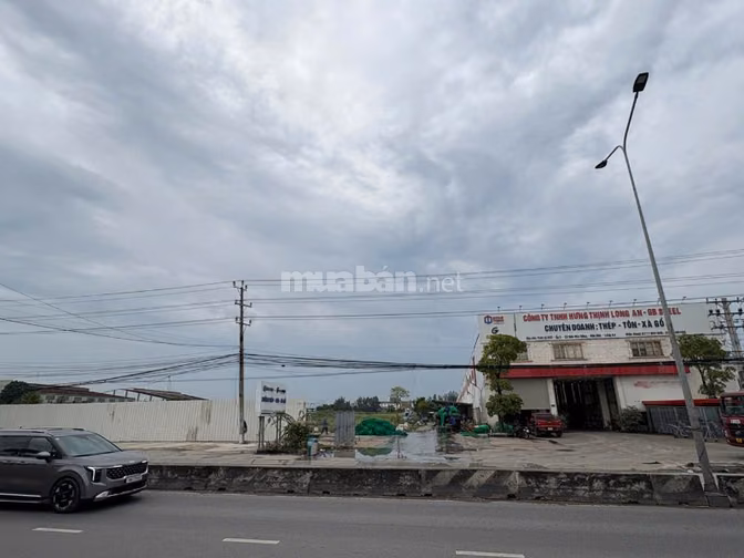 Cần tiền bán gấp đất 2MT, Đường TL825 Xã Đức Hòa, Long An, Dt:16.600m2