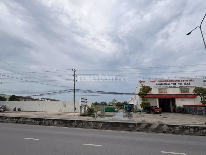Cần tiền bán gấp đất 2MT, Đường TL825 Xã Đức Hòa, Long An, Dt:16.600m2