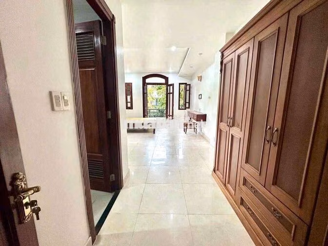 NHÀ BIỆT THỰ 1 TRỆT 2 LẦU – SÂN ĐỂ ĐƯỢC 2 Ô TÔ , 4PN ,4WC  2 MẶT TIỀN 