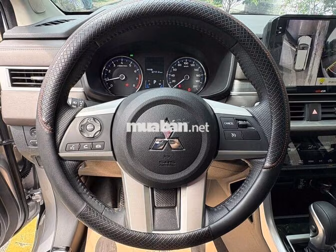Mitsubishi Xpander 2023 AT Pre MÀU BẠC