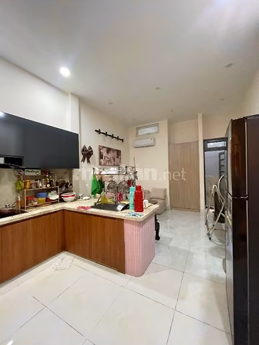 NHÀ HẺM XE HƠI ĐƯỜNG LÂM HOÀNH, 40.5x20m TRỆT 1 LẦU ST. TẶNG NỘI THẤT