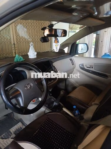 Toyota Innova 8 chỗ Vàng cát