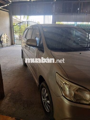 Toyota Innova 8 chỗ Vàng cát