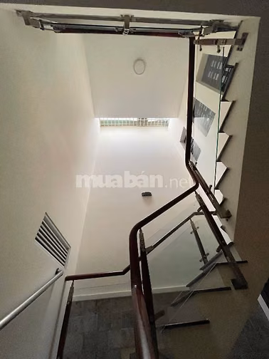 NHÀ HẺM XE HƠI ĐƯỜNG LÂM HOÀNH, 40.5x20m TRỆT 1 LẦU ST. TẶNG NỘI THẤT
