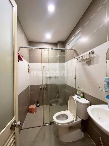 NHÀ HẺM XE HƠI ĐƯỜNG LÂM HOÀNH, 40.5x20m TRỆT 1 LẦU ST. TẶNG NỘI THẤT