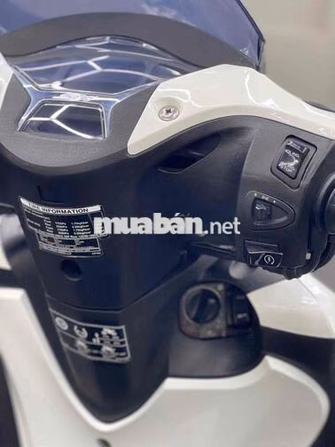 Honda SH 150i ABS 2022 Trắng bạc đen