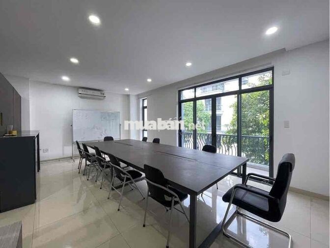 Văn phòng 85m2, sẵn nội thất, máy lạnh, hầm xe ở Vạn Phúc. Giá 15,5 tr