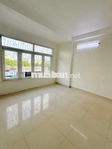 Mặt tiền đường lớn 25m 3 tầng (4m x 15m) có vỉa hè 5m 3 phòng ngủ