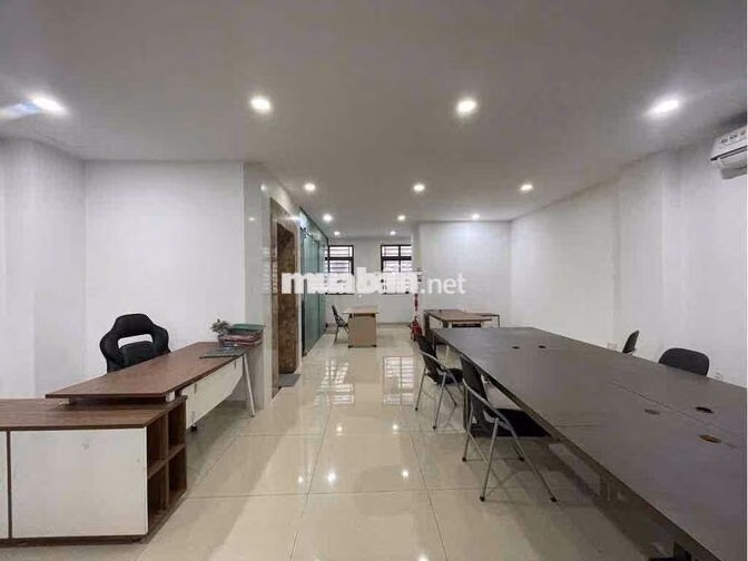 Văn phòng 85m2, sẵn nội thất, máy lạnh, hầm xe ở Vạn Phúc. Giá 15,5 tr