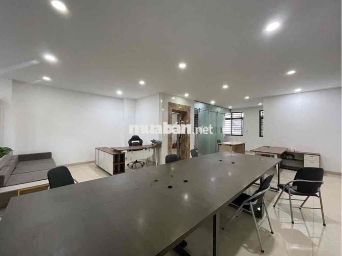 Văn phòng 85m2, sẵn nội thất, máy lạnh, hầm xe ở Vạn Phúc. Giá 15,5 tr