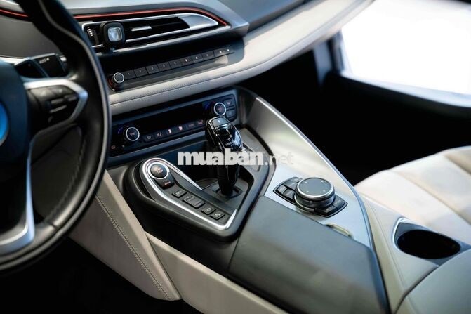 BMW i8 2015 Trắng Hybrid 43.000 Km
