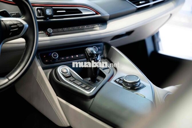 BMW i8 2015 Trắng Hybrid 43.000 Km