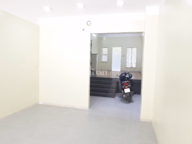 Cho thuê Tầng trệt mặt tiền đường lớn Tạ Quang Bửu P.Bình Đông (P5Q8)