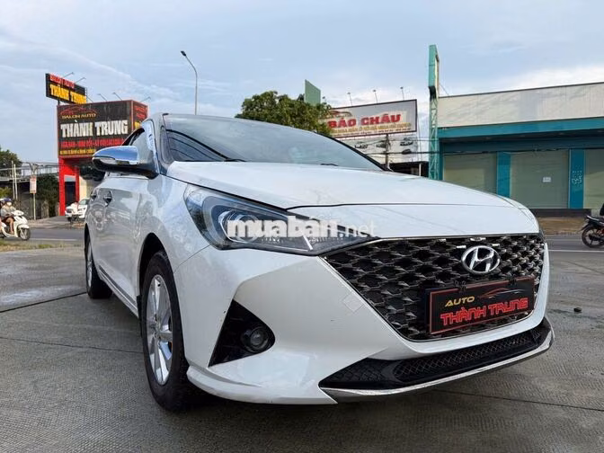 Hyundai Accent 2022 1.4 MT bản đủ màu trắng.