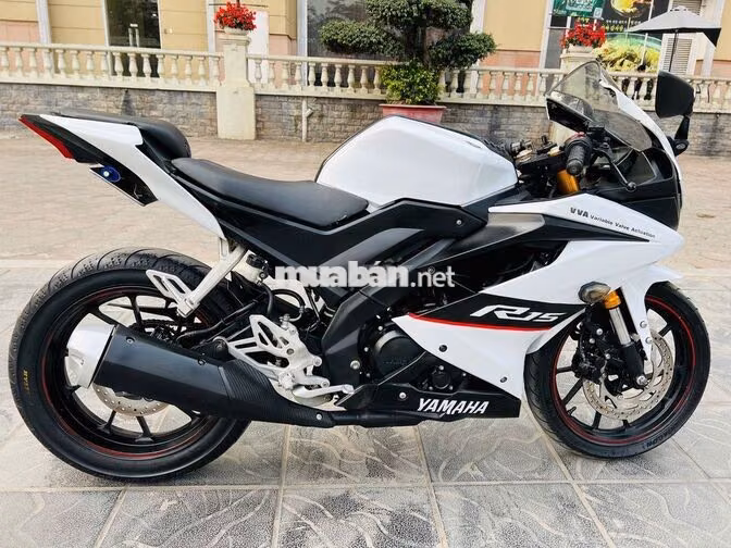 Yamaha R15 V3 2024 Trắng chính chủ xe đẹp zin 