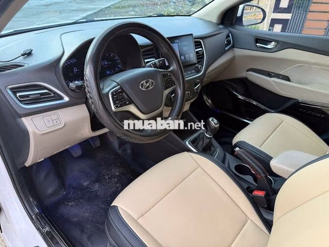 Hyundai Accent 2022 1.4 MT bản đủ màu trắng.