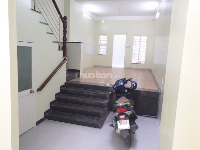 Cho thuê Tầng trệt mặt tiền đường lớn Tạ Quang Bửu P.Bình Đông (P5Q8)