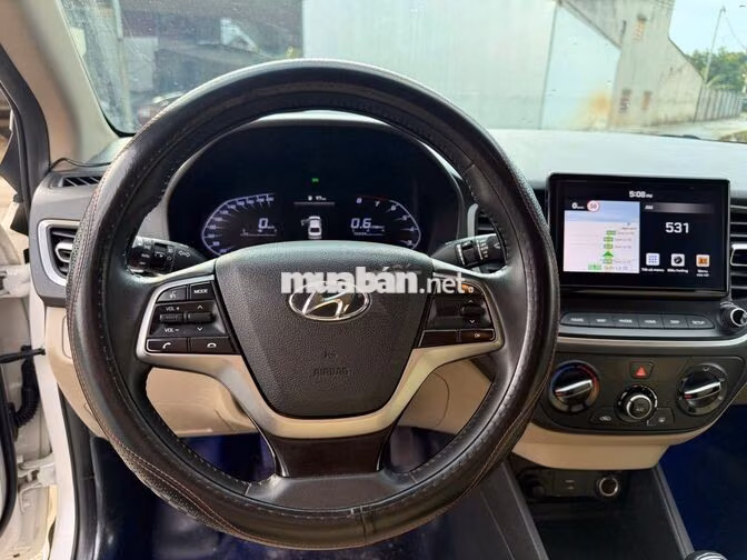 Hyundai Accent 2022 1.4 MT bản đủ màu trắng.
