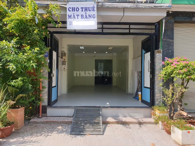 Cho thuê Tầng trệt mặt tiền đường lớn Tạ Quang Bửu P.Bình Đông (P5Q8)