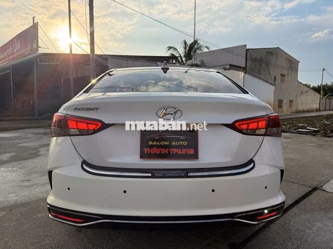 Hyundai Accent 2022 1.4 MT bản đủ màu trắng.