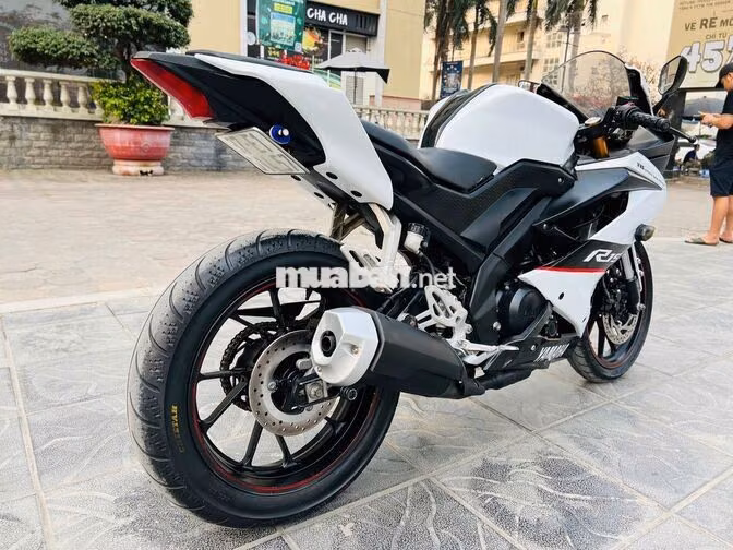 Yamaha R15 V3 2024 Trắng chính chủ xe đẹp zin 