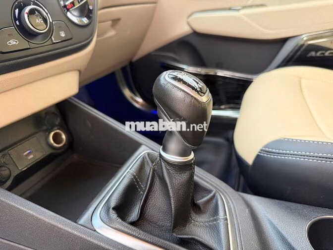 Hyundai Accent 2022 1.4 MT bản đủ màu trắng.