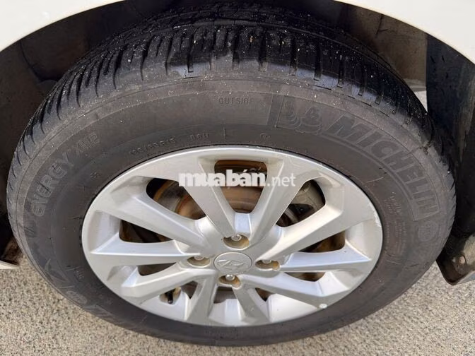 Hyundai Accent 2022 1.4 MT bản đủ màu trắng.