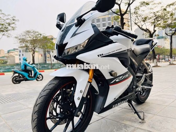 Yamaha R15 V3 2024 Trắng chính chủ xe đẹp zin 