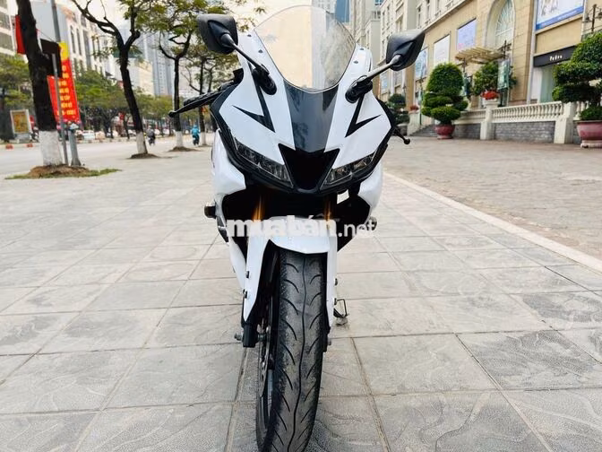 Yamaha R15 V3 2024 Trắng chính chủ xe đẹp zin 