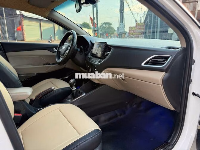 Hyundai Accent 2022 1.4 MT bản đủ màu trắng.